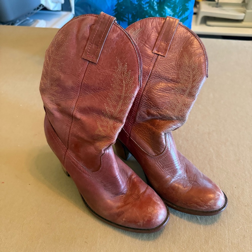 Steve Madden Fronteer Stacked Heel Boots in Red